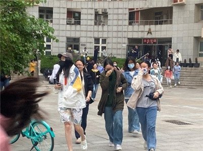 学工部组织召开和平街校区消防演练推演